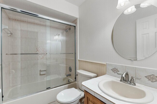 Building Photo - New Rental!