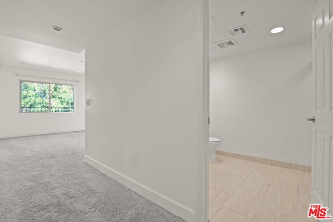 Building Photo - 5315 Bellingham Ave