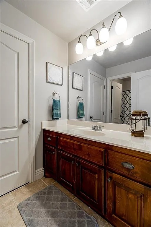 Upstairs bathroom - 6513 W Hearth Falls Dr