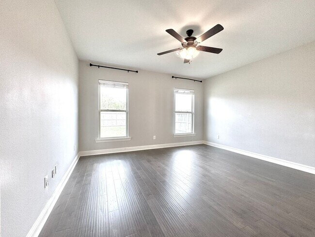 Building Photo - 3 Bedroom House Near LSU in Lake Villas