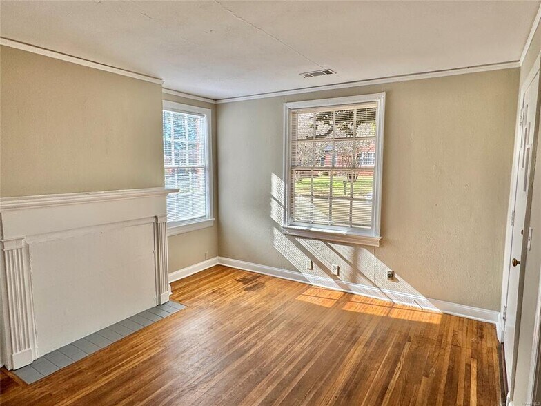 Building Photo - 115 Oak Forest Dr