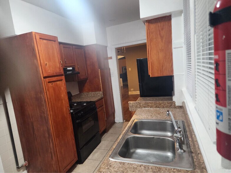 Building Photo - 8808 S Hermitage Ave