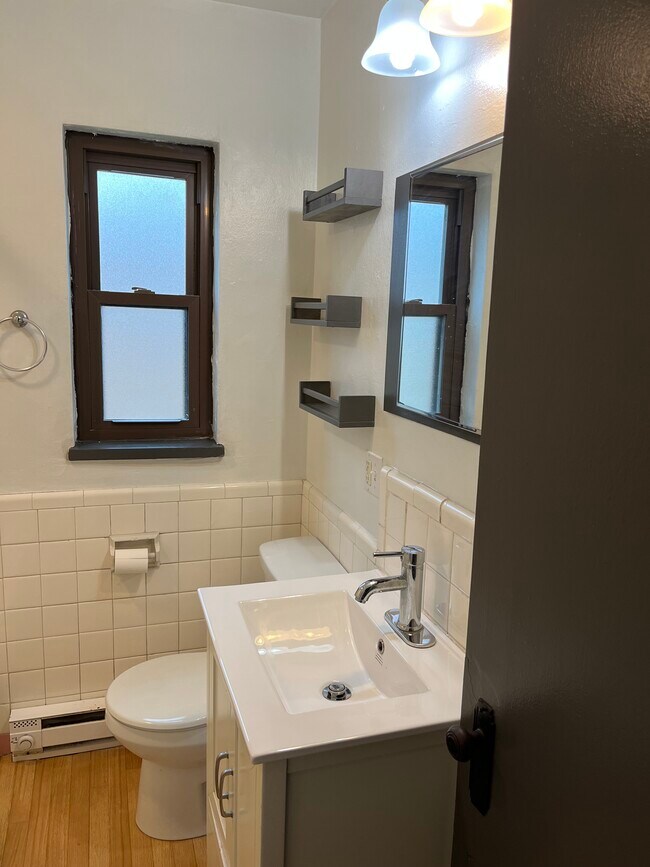 Building Photo - 539 Hadley Ave