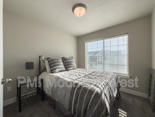 Building Photo - 12702 Stone Heights Dr
