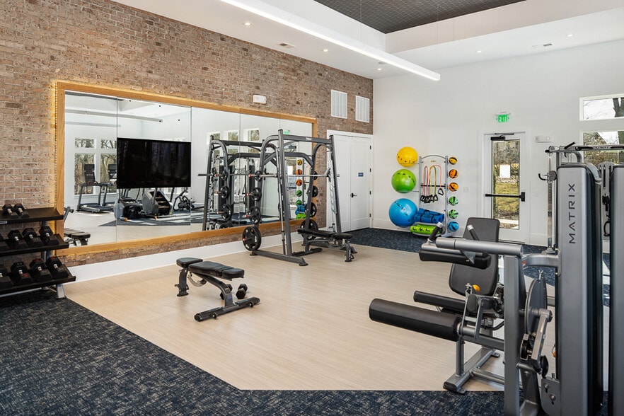 24-Hour Cardio and Strength Training Fitness Center - Bexley Parkstone