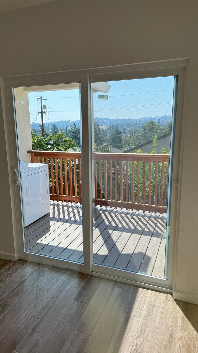 Building Photo - 2483 San Carlos St