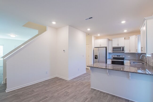 Building Photo - BEAUTIFUL 3BD/2.5BTH Townhome in Belmont a...