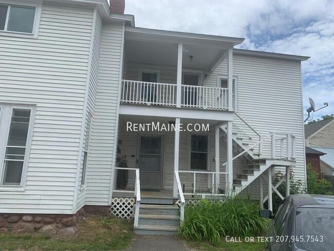 Building Photo - 198 Center St