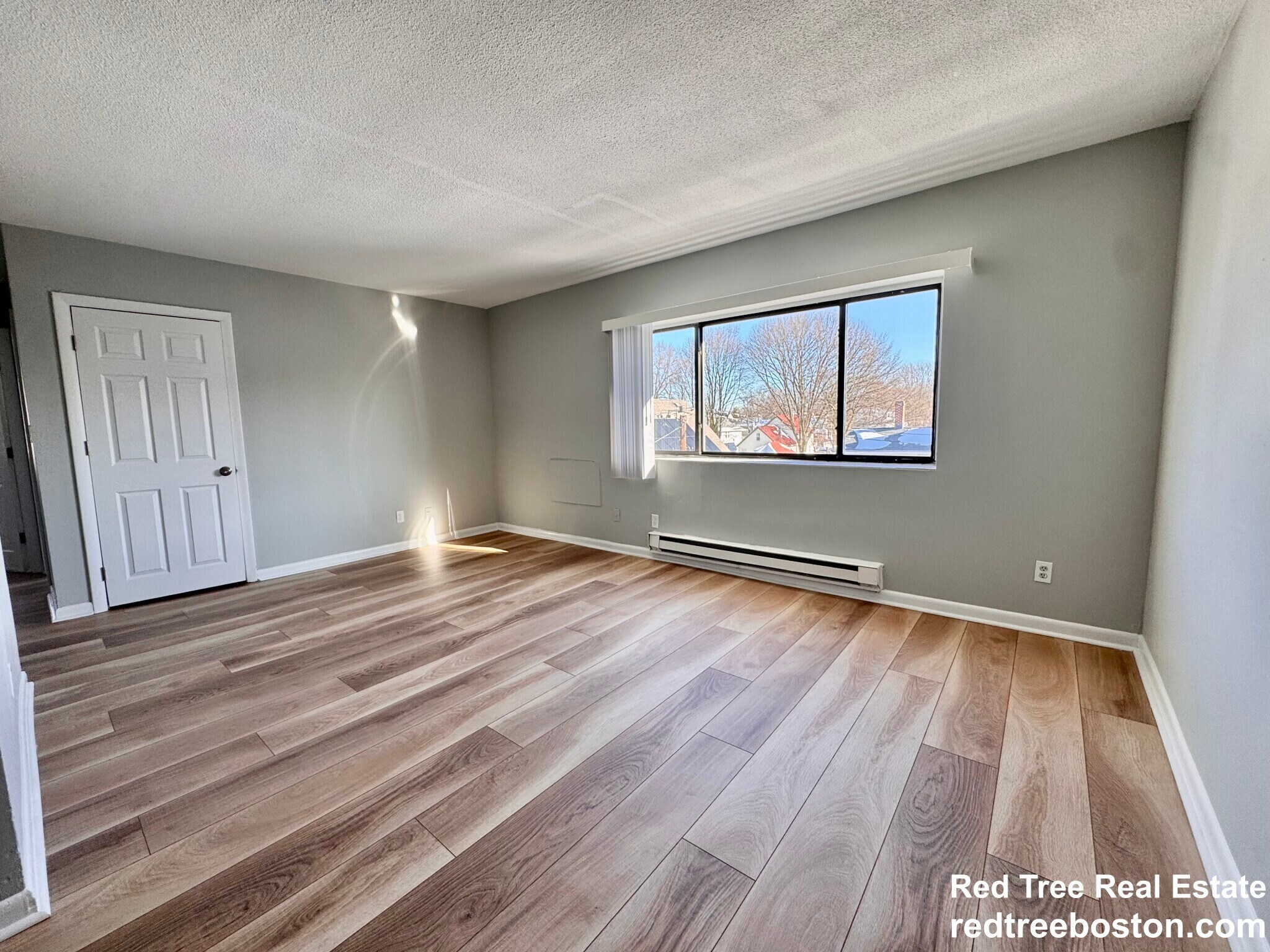 Building Photo - 837 River St