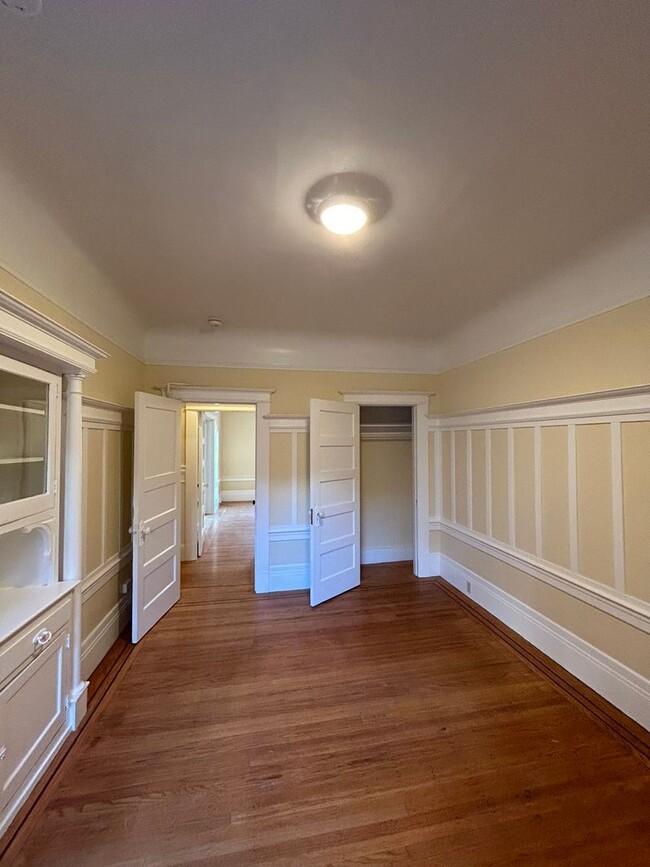 Building Photo - Two Bedroom Available Now in Noe Valley!!