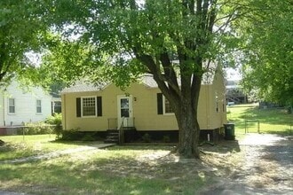 Building Photo - 3 BR / 1 BA Cozy Cape in West End
