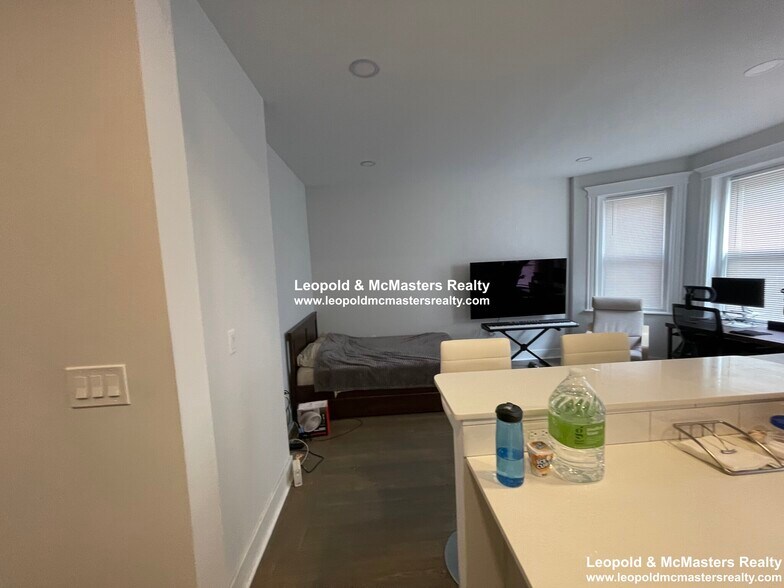 Building Photo - 115 Jersey St