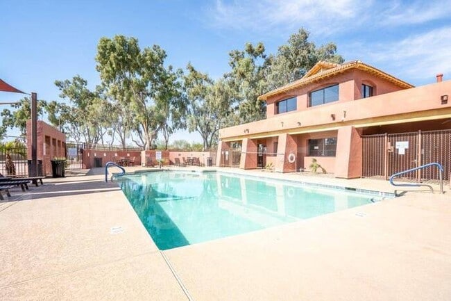Building Photo - Golf Course Home in The Villages at Queen ...