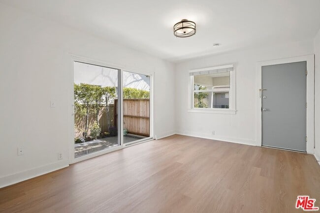 Building Photo - 1563 E Elizabeth St