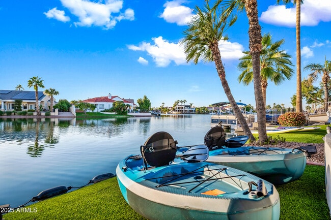 Building Photo - 1817 E Willow Tree Ct