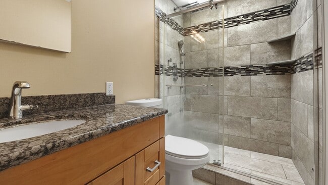 Building Photo - Beautifully Remodeled Bellevue Home in Prime Location