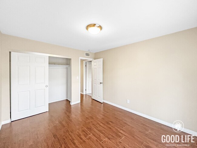 Building Photo - Beautiful 3B/2BA condo with Washer/Dryer & Large Backyard in Midway District!