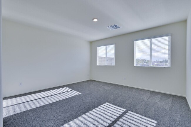 Building Photo - NW 3 Bedroom Townhouse!! Gated Community Pool!! 2 Car Garage!!! No Carpet downstairs.