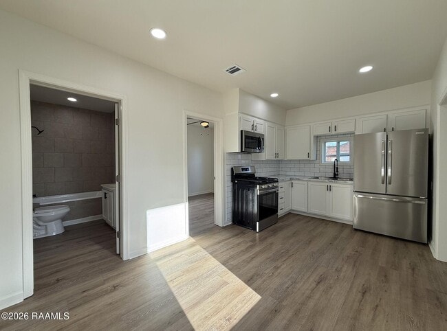 Building Photo - 801 Cleveland St