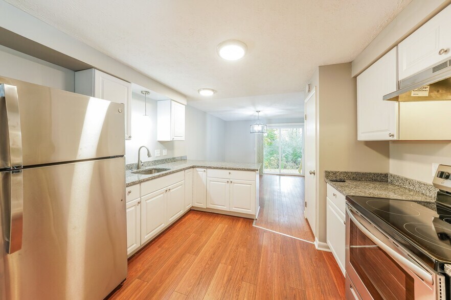 Building Photo - 30 Tilegate Glen