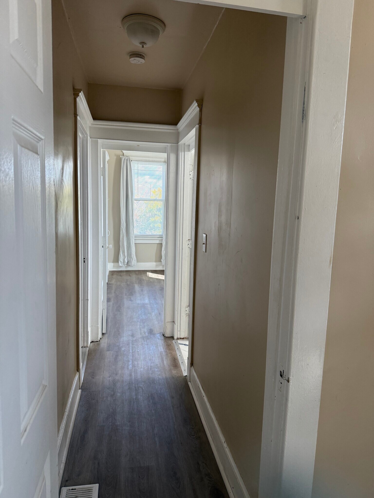 Building Photo - 813 Campbell Ave