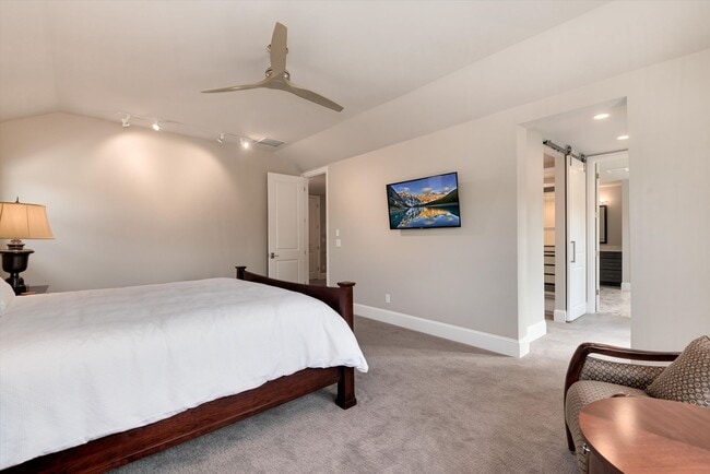 Building Photo - Furnished Home - Move in Ready!