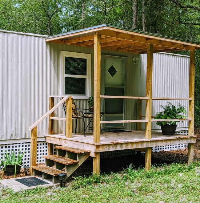 Front Entry - 114 Victory Ln