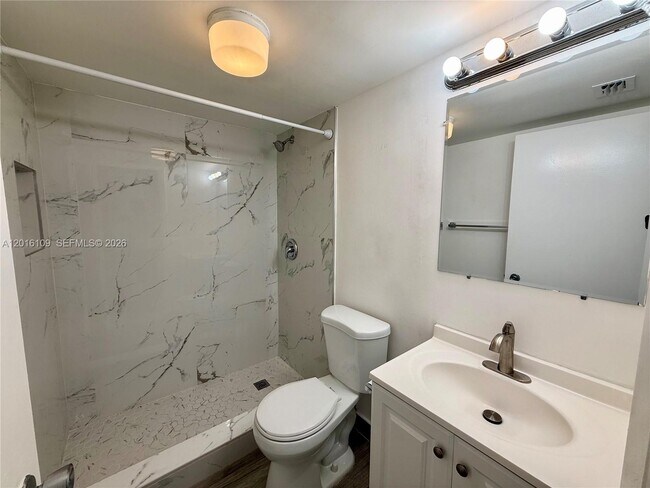 Building Photo - 1075 Riverside Dr