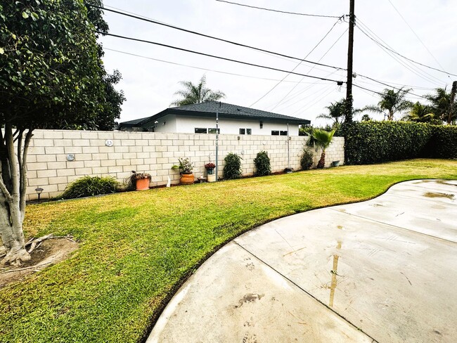 Building Photo - Charming 4-Bedroom Home with Spacious Back...