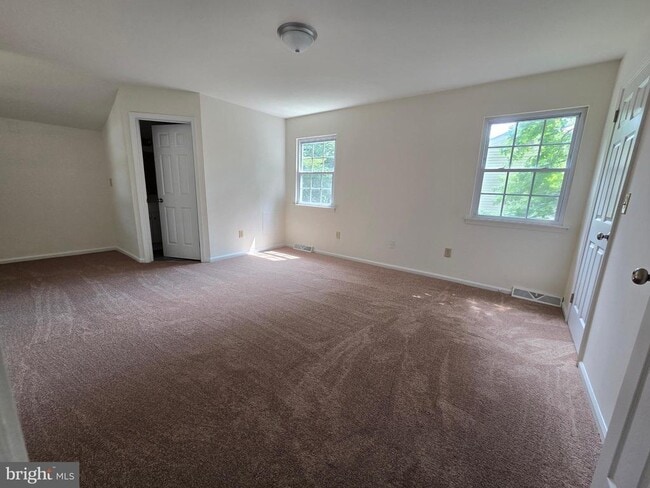 Building Photo - 1417 S Farmview Dr