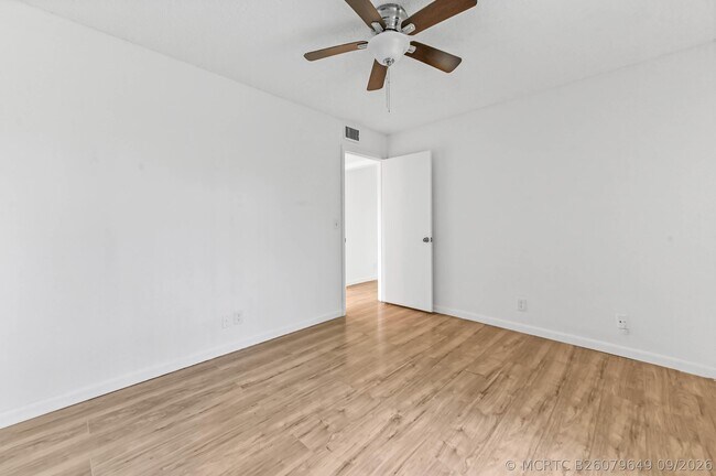 Building Photo - 319 Knotty Pine Cir