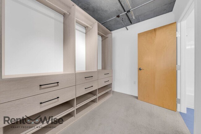 Building Photo - 77 Dow Pl