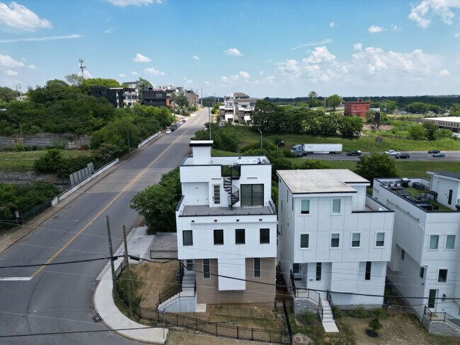 Building Photo - 48 Fern Ave