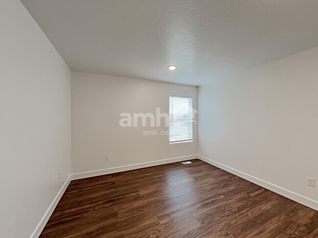 Building Photo - 1338 E White St