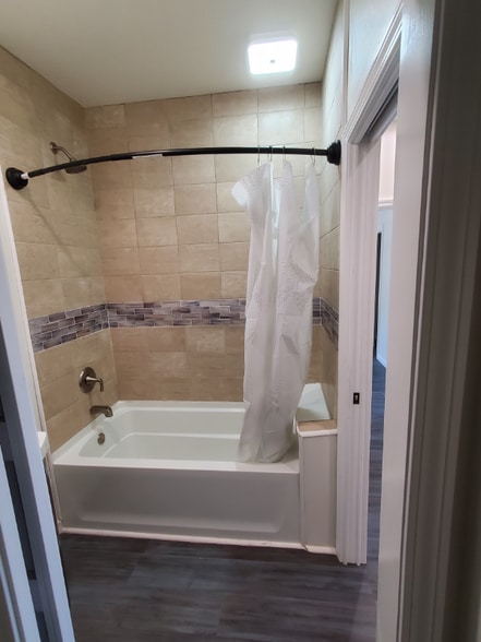 Building Photo - 6325 Tallman Ave