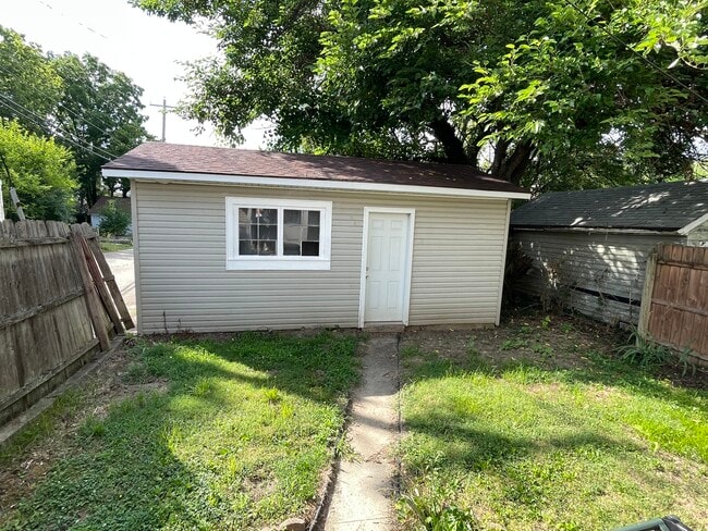 Building Photo - 111 S Edgewood Ave