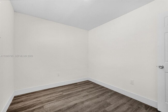 Building Photo - 1730 Acapulco Dr