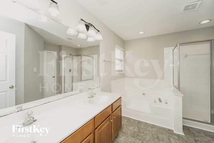 Building Photo - 11831 Guildhall Ln
