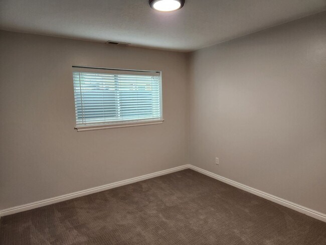 Building Photo - Great 5 Bed 3 Bath Remodeled Home
