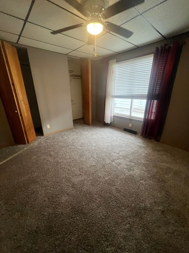 Building Photo - Northend Spacious 3 bedroom 1 bath with Large accessible ramp!