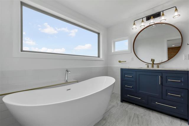 Building Photo - 8048 Woodvale Rd