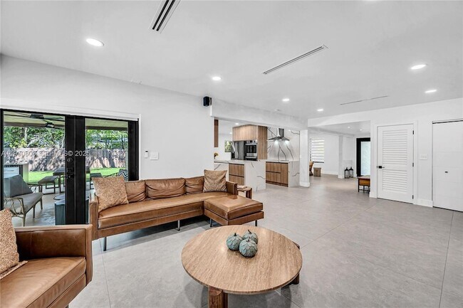 Building Photo - 11340 SW 74th Ct