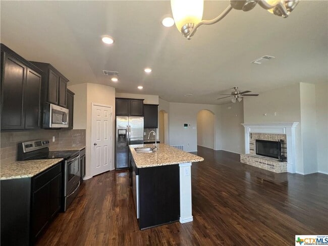 Building Photo - 208 Christopher Dr