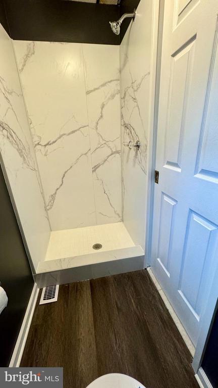 Building Photo - 5910 Hamilton Ave