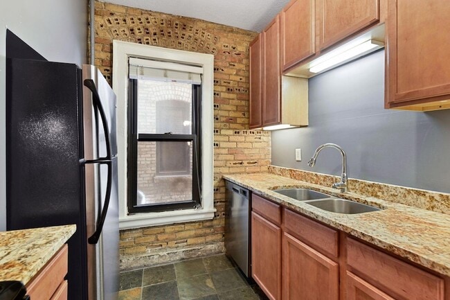 Building Photo - 1204 Harmon Pl