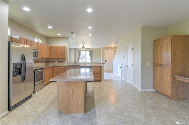 Primary Photo - Large Lacey Four Bedroom, Corner Lot, Newl...