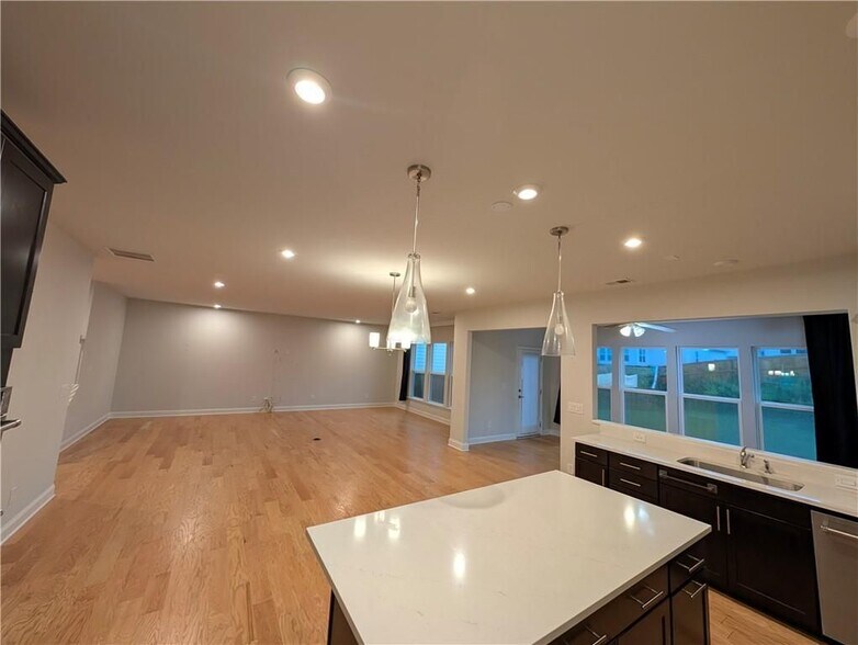 Building Photo - 406 Riverclub Rd