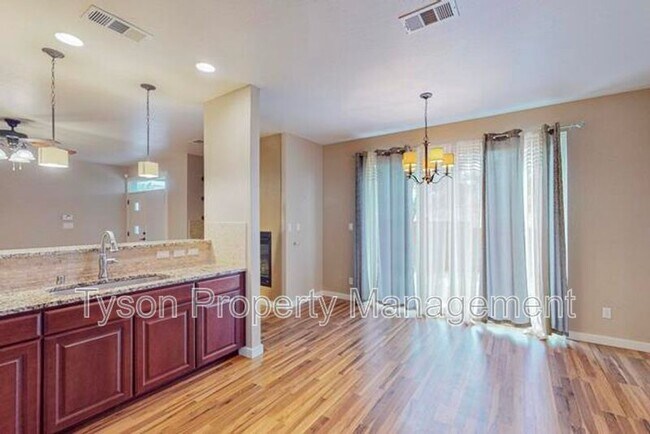 Building Photo - 1667 Domino Dr SE