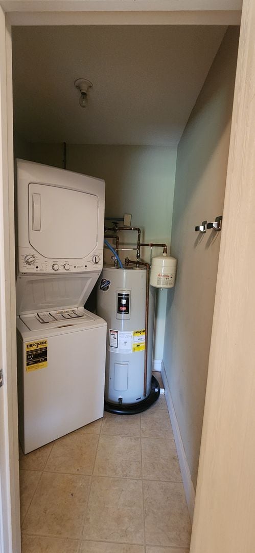 Building Photo - 1-bedroom, 1-bathroom 3rd Flr unit