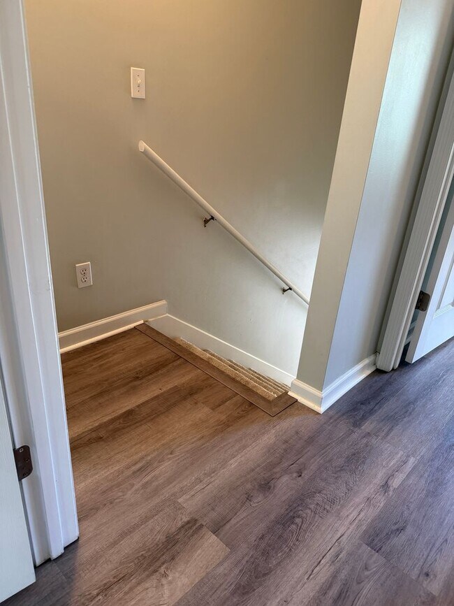 Building Photo - Red Bank Townhome